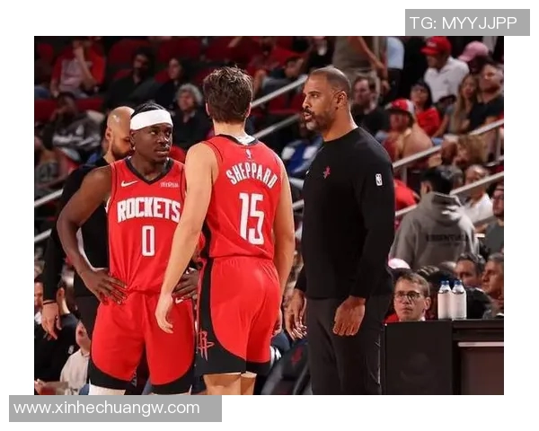 火箭队老射手单节14分获乌度卡盛赞,轮换阵容第十人浮出水面